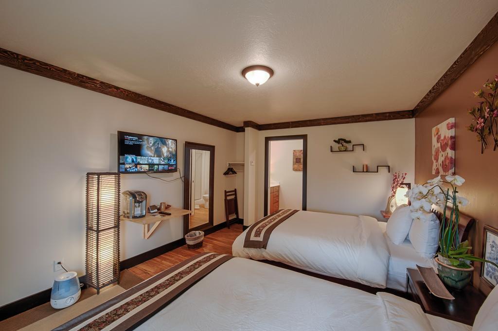 Tao'S Inn West Yellowstone Bagian luar foto