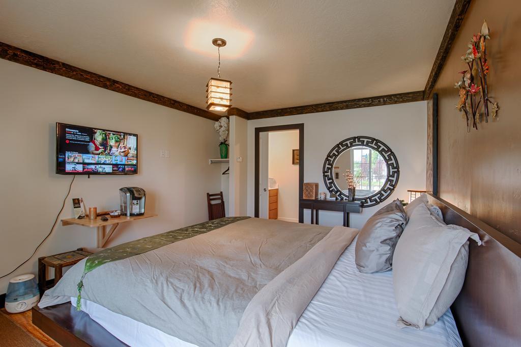 Tao'S Inn West Yellowstone Bagian luar foto