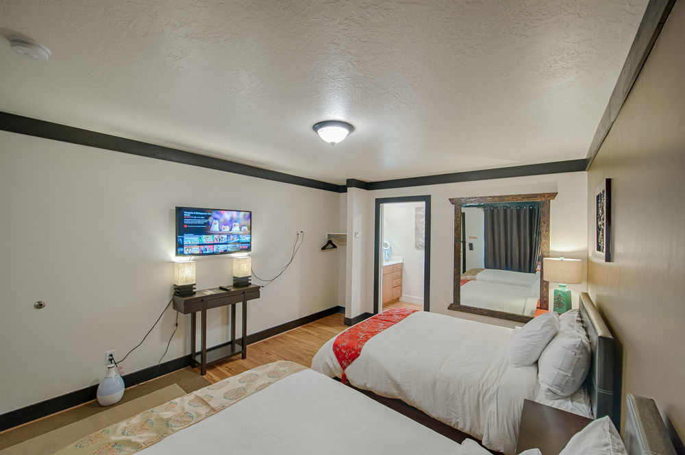 Tao'S Inn West Yellowstone Bagian luar foto