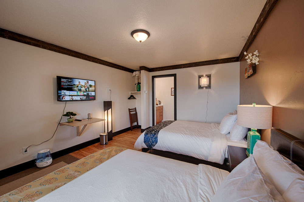 Tao'S Inn West Yellowstone Bagian luar foto
