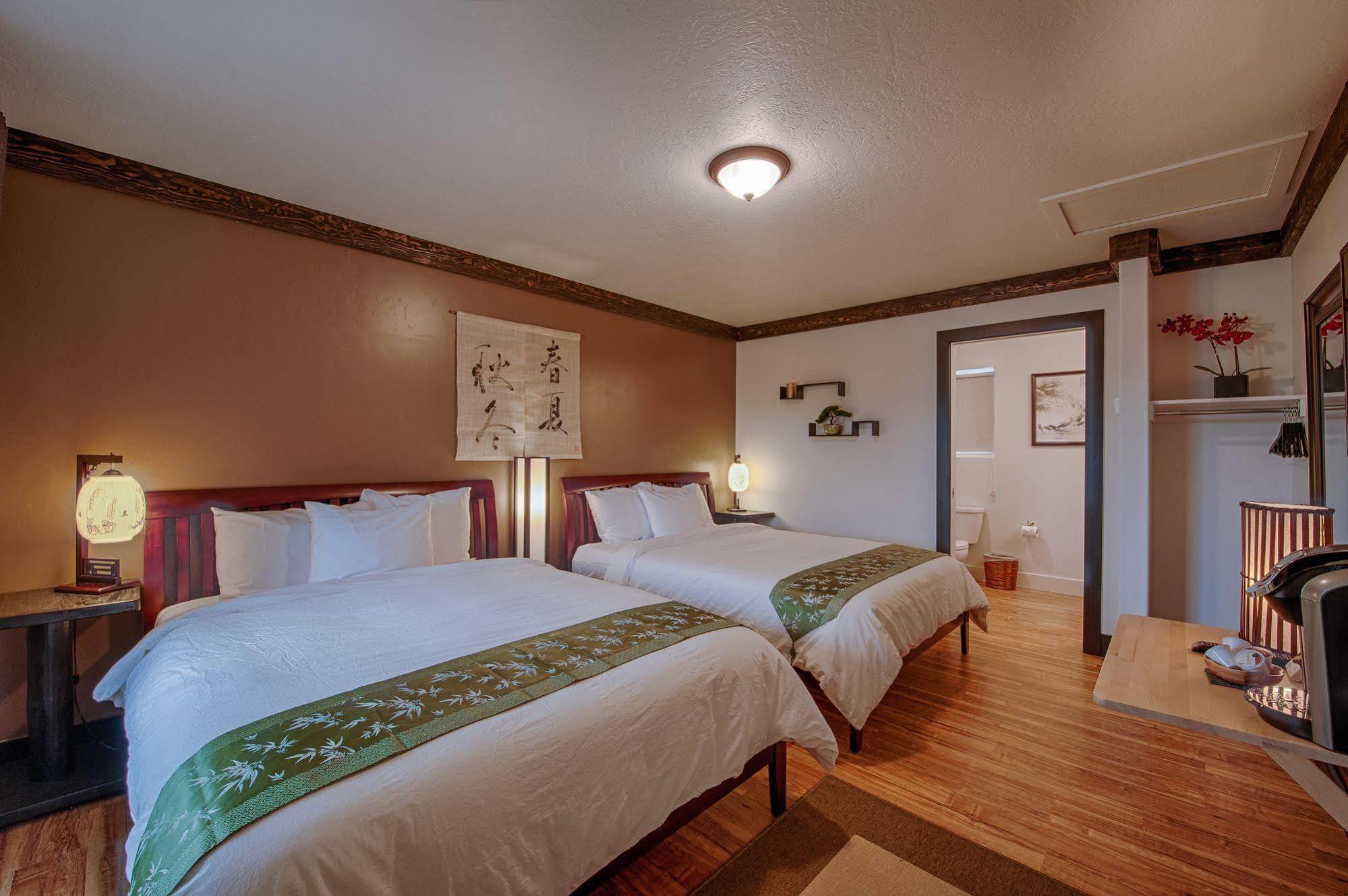Tao'S Inn West Yellowstone Bagian luar foto