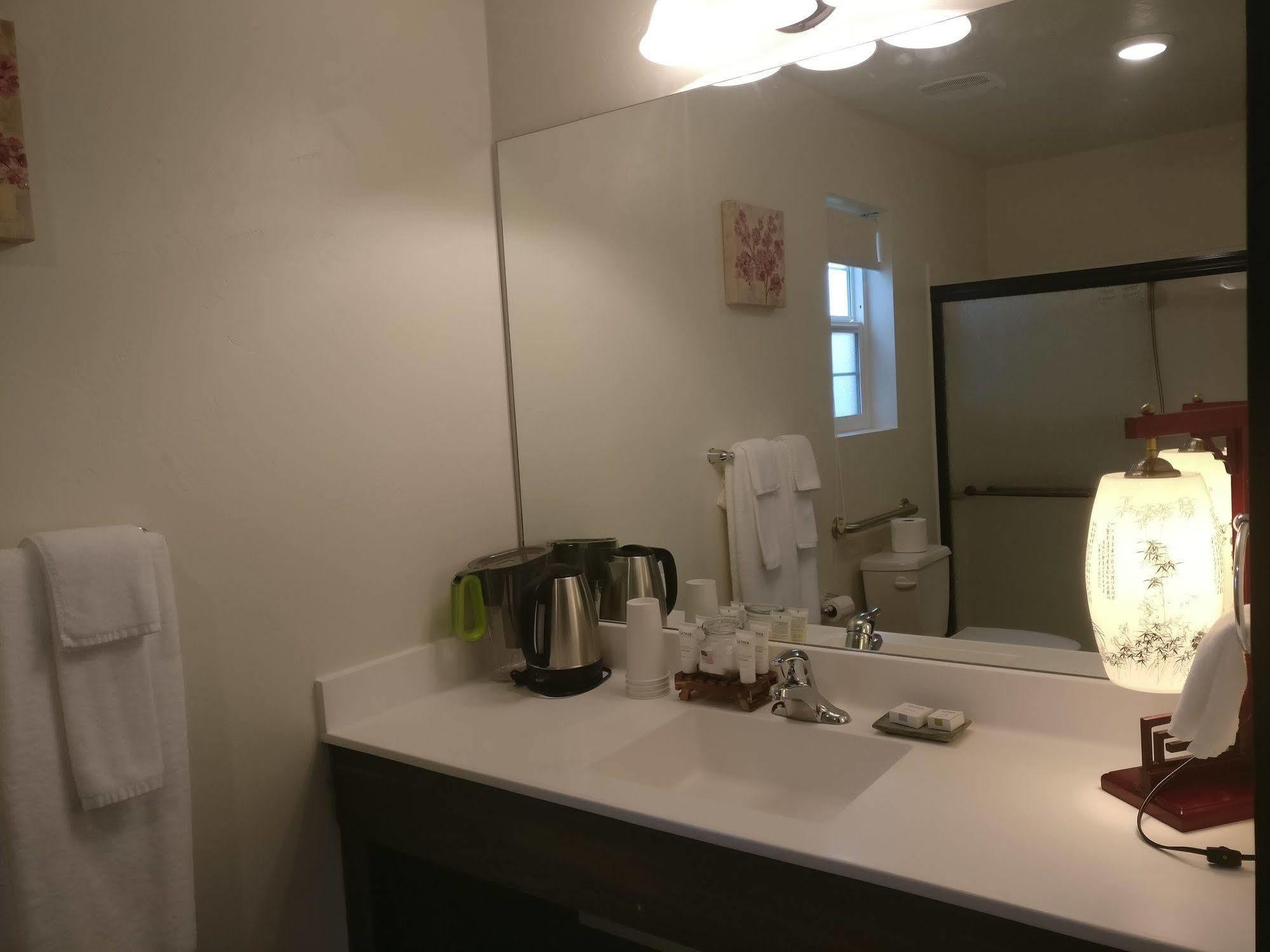 Tao'S Inn West Yellowstone Bagian luar foto