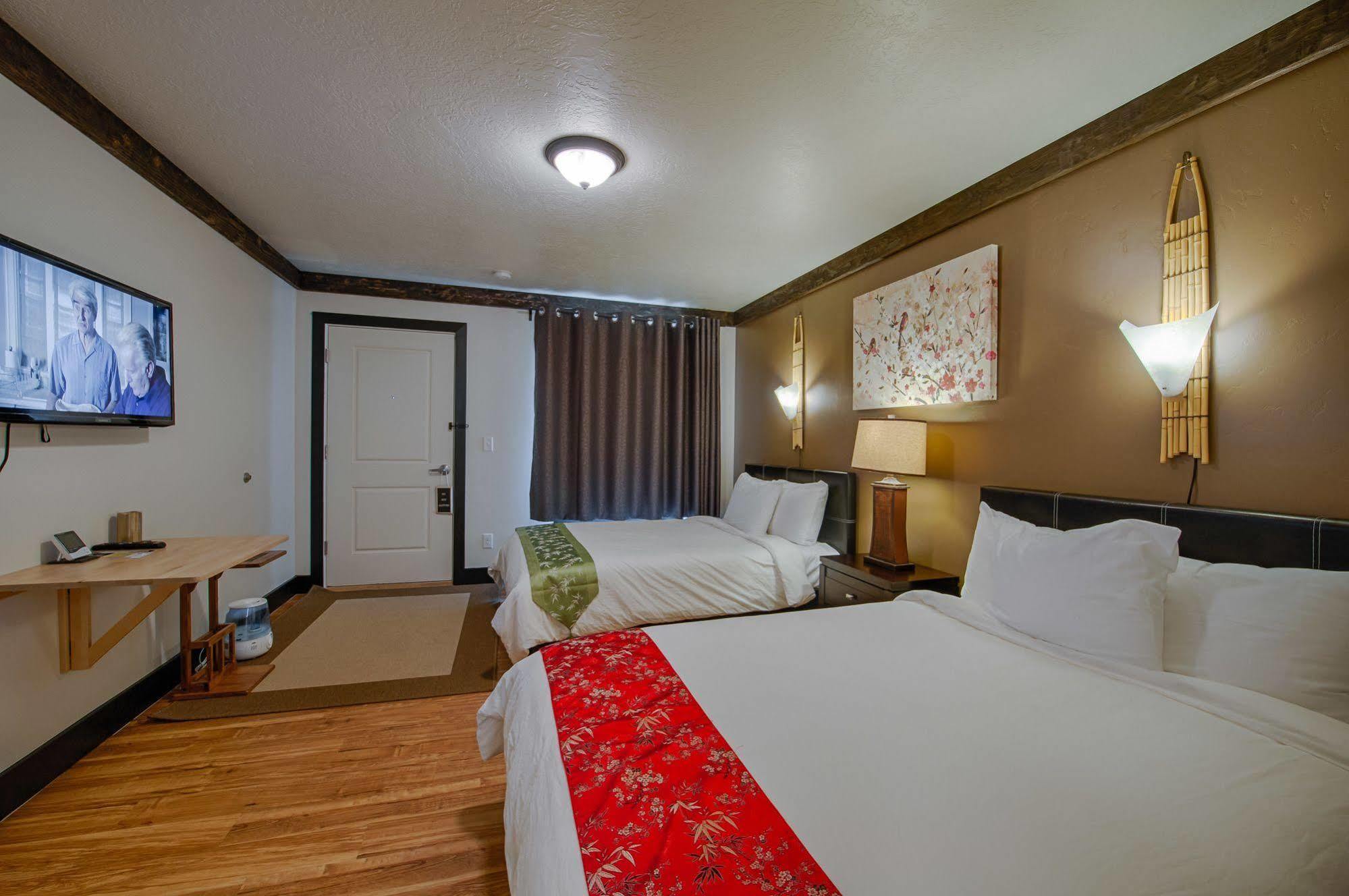 Tao'S Inn West Yellowstone Bagian luar foto